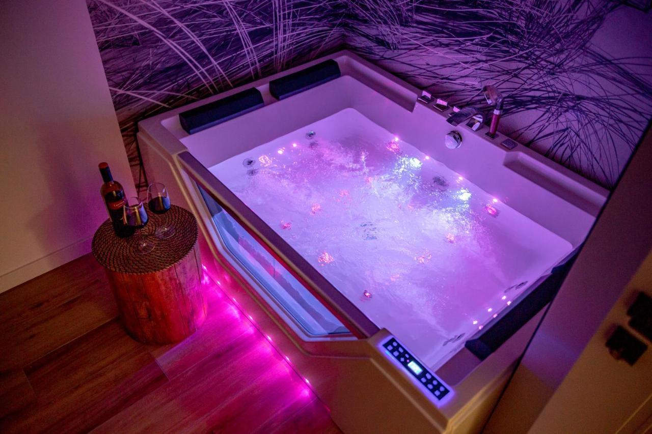 Z Jacuzzi & Sauna Chillout Apartment
